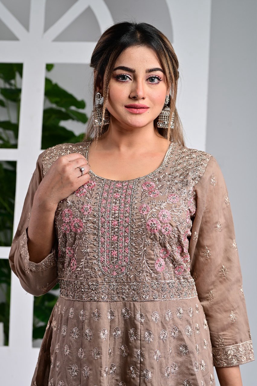 FANCY GOWN - Image 3