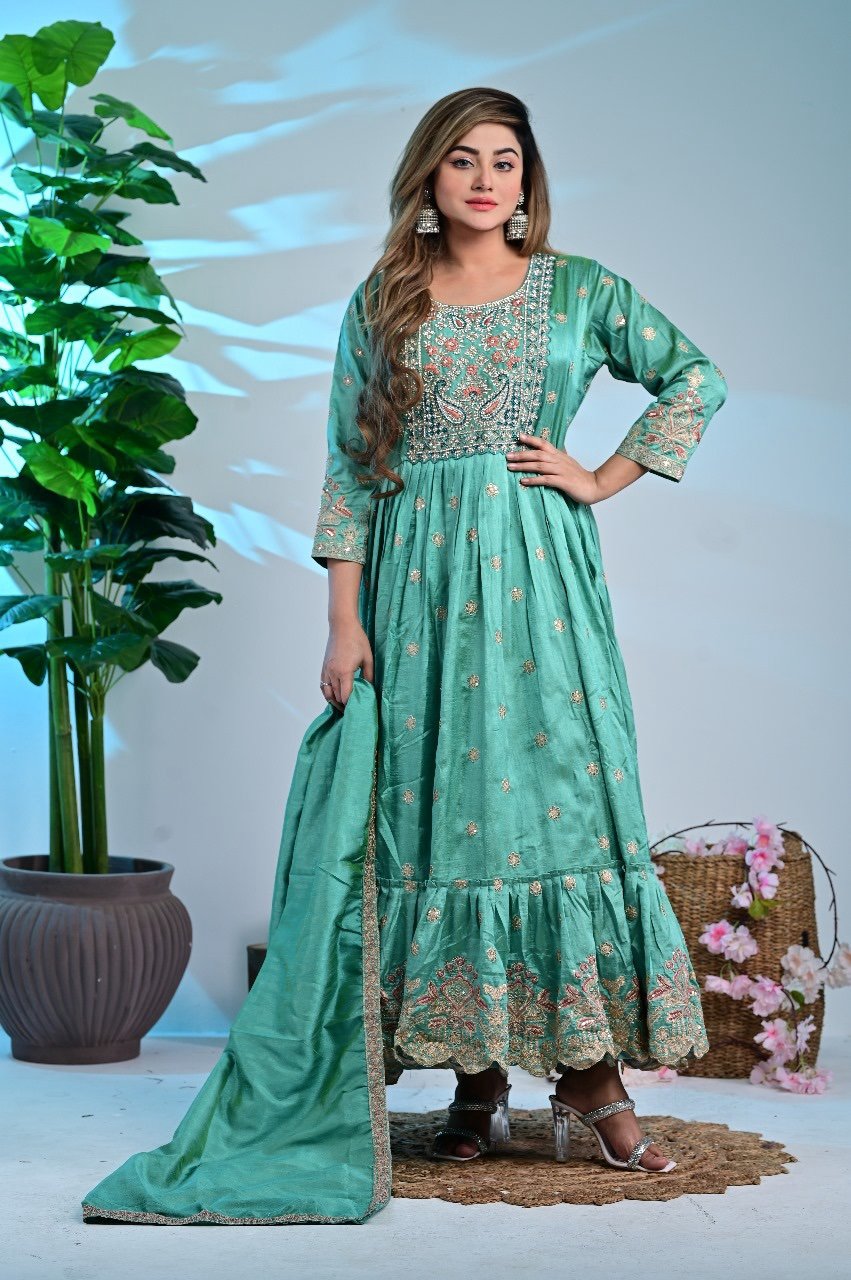 Bishal indean gowne - Image 2