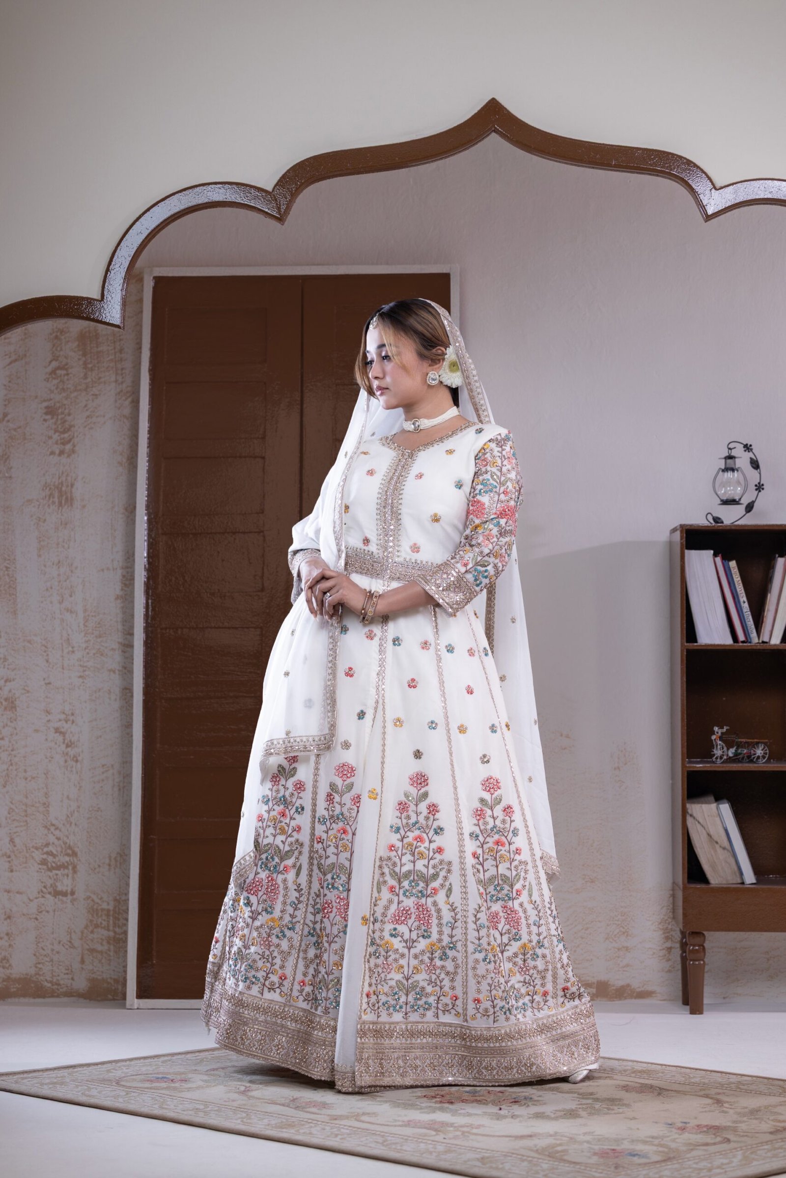 fancy gown centre cut - Image 2